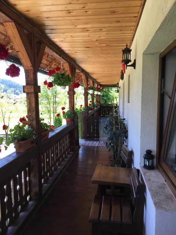 Conacul Domnitei Hotell Voronet Exteriör bild