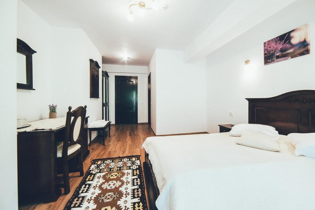 Conacul Domnitei Hotell Voronet Exteriör bild