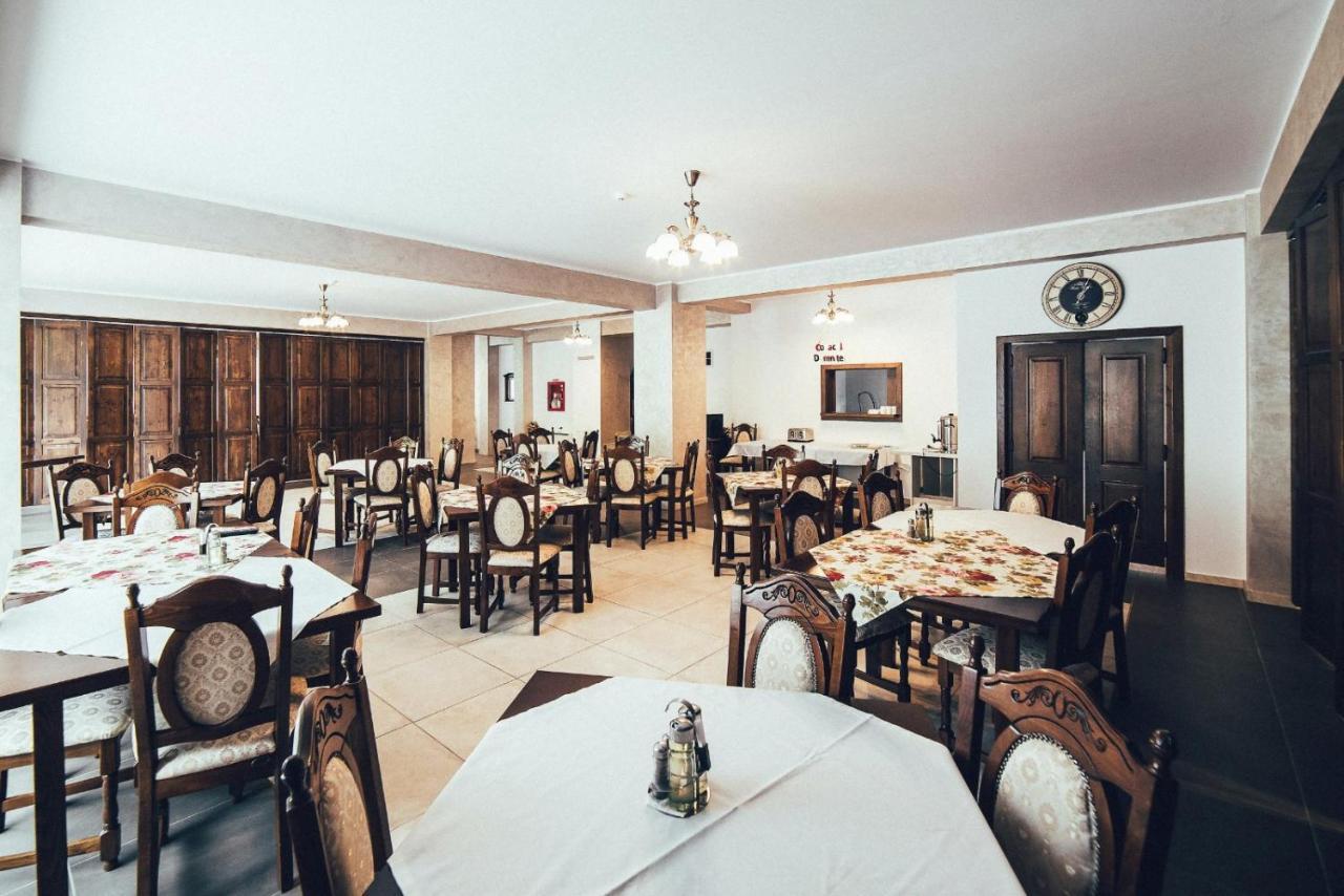 Conacul Domnitei Hotell Voronet Exteriör bild