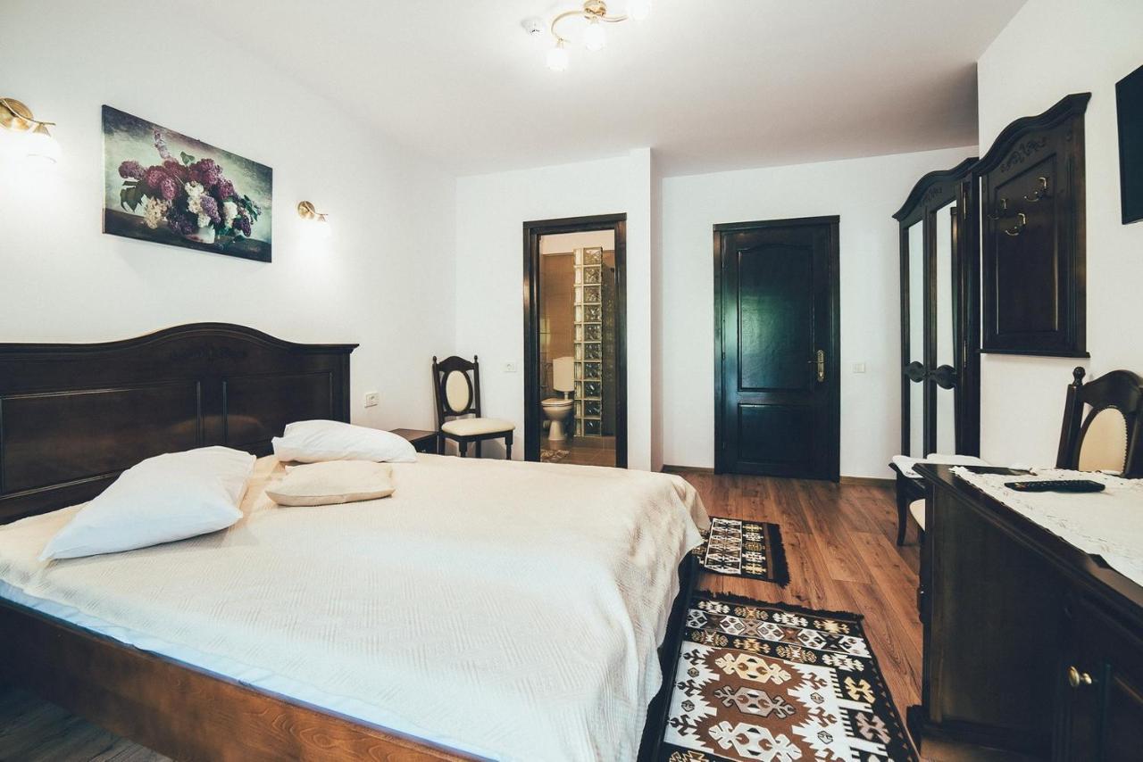 Conacul Domnitei Hotell Voronet Exteriör bild